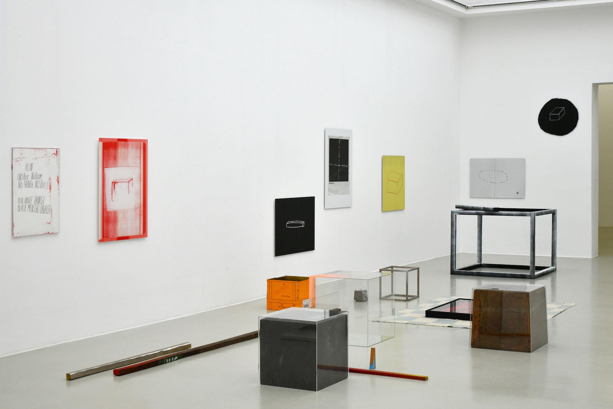 Joëlle Tuerlinckx. Installationsansicht Kunstverein Hannover. Sammlung Gaby und Wilhelm Schürmann, Herzogenrath. Foto: Wilhelm Schürmann