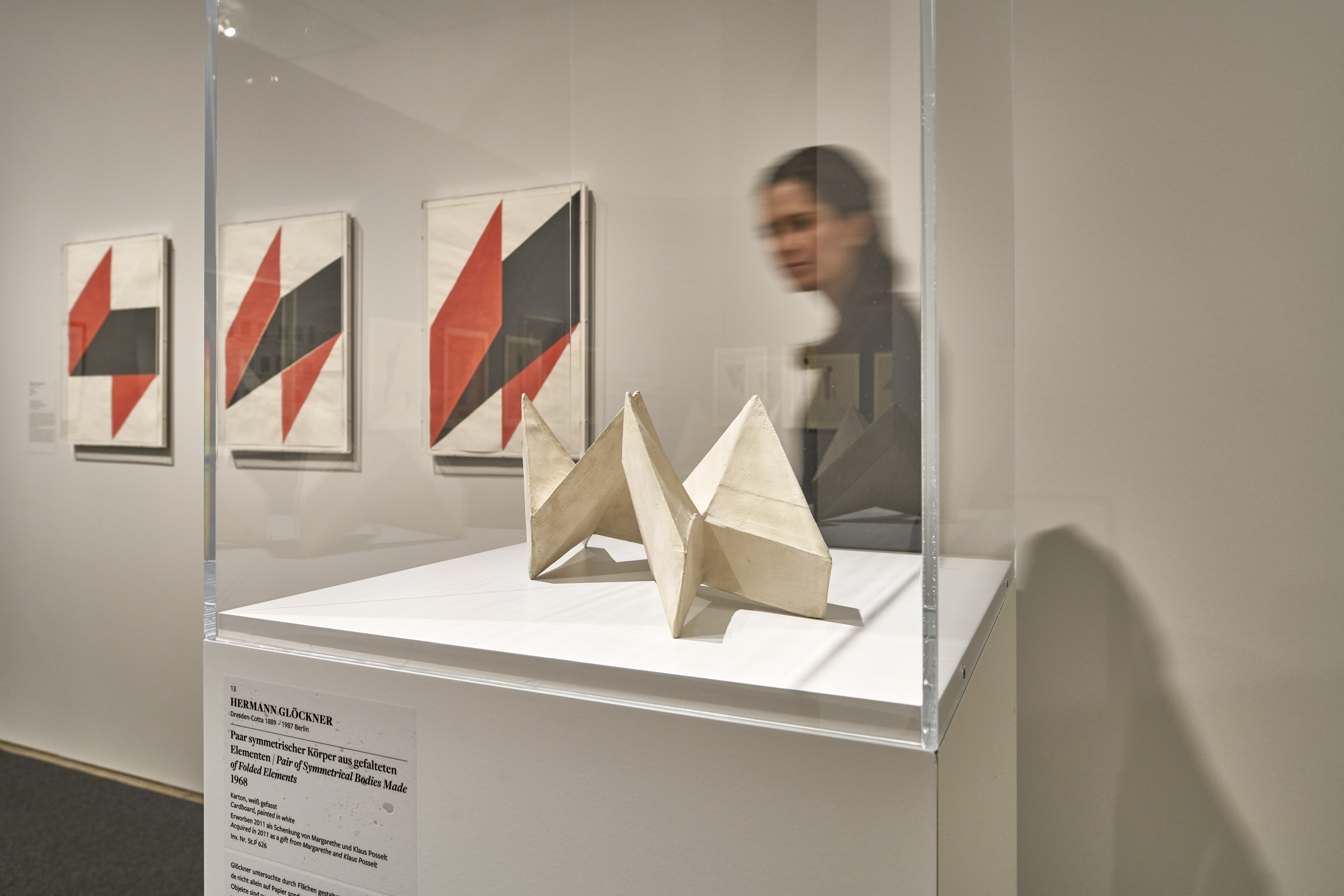 Ausstellungsansicht 'In die dritte Dimension. Raumkonzepte auf Papier vom Bauhaus bis zur Gegenwart'. Foto: Städel Museum