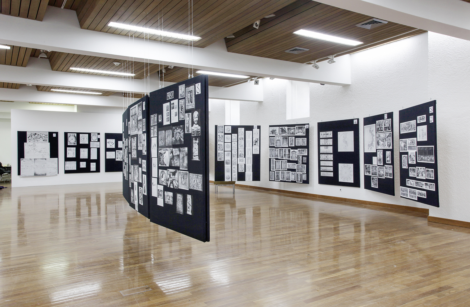 Die rekonstruierten Bildtafeln des Kulturhistorikers Aby Warburg im Kulturraum St. Gallen, 2013. Foto: Jiri Makovec