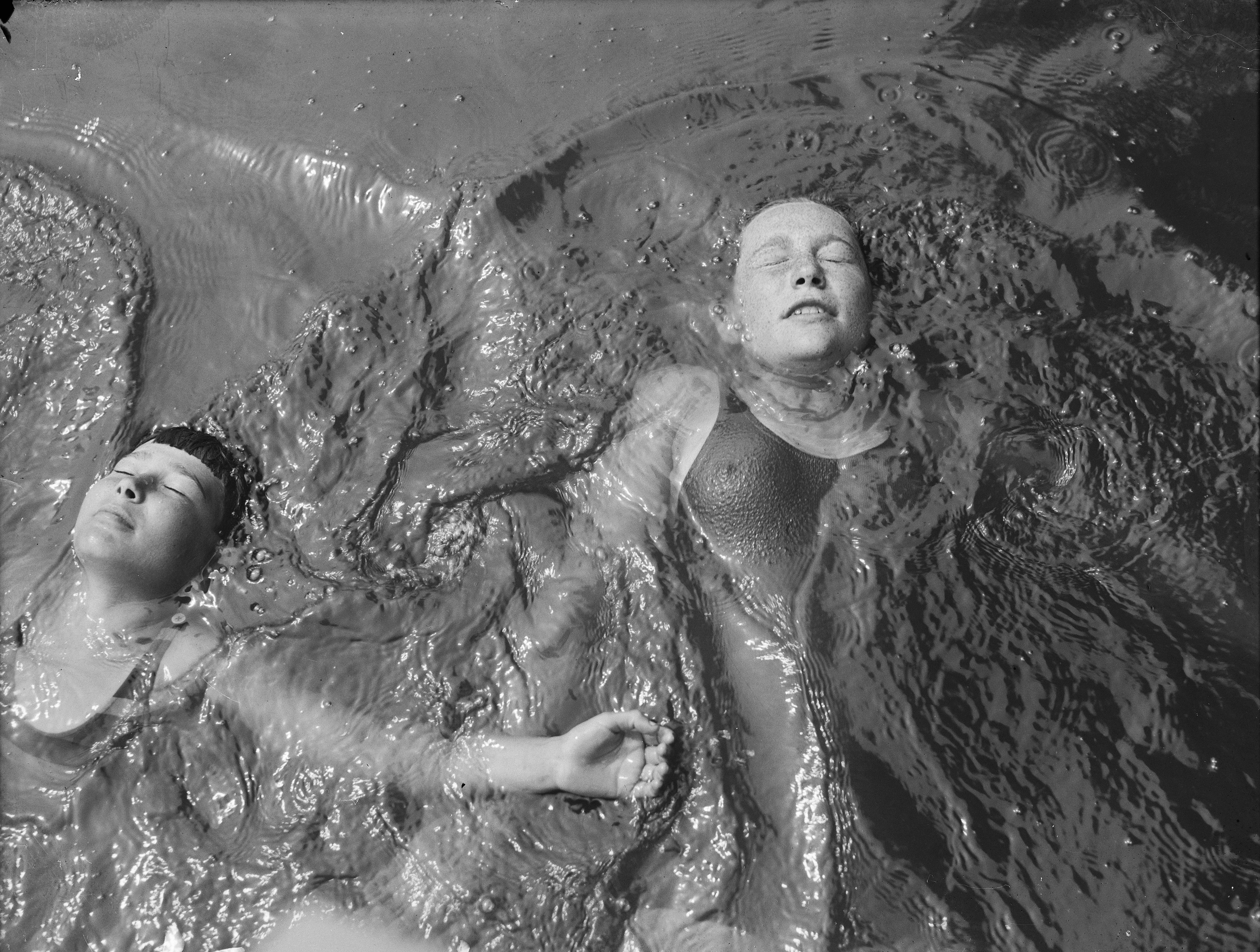 Käte Steinitz: Backstroke, 1930, belichtetes Negativ, 9 x 12 cm, Sprengel Museum Hannover, Schenkung Steinitz Family Art Collection, Foto: Sprengel Museum Hannover (Repro)