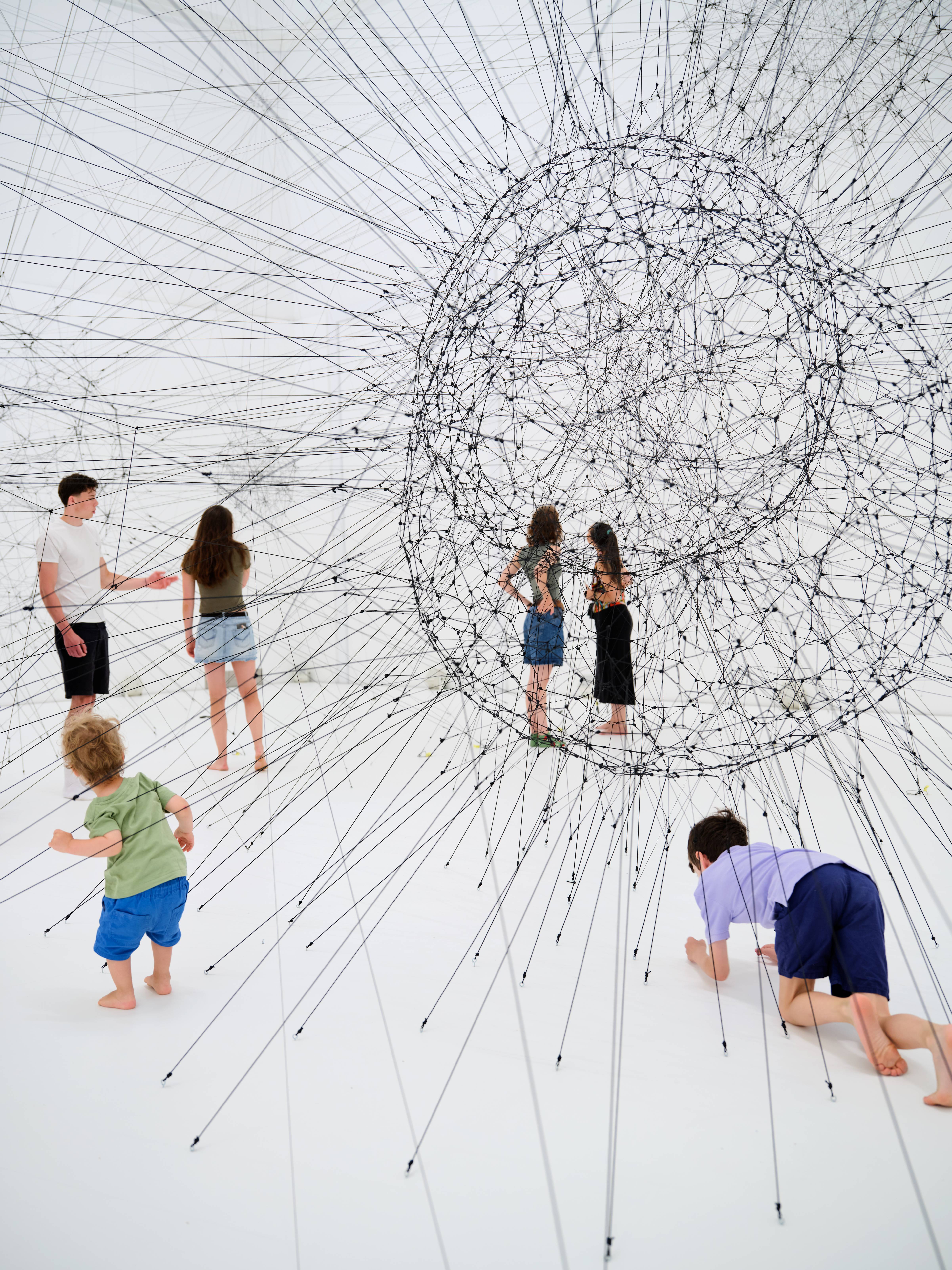 Tomás Saraceno in collaboration. Verwobene Welten Ausstellungsansicht Haus der Kunst München, 2026 Foto: Agostino Osio © Haus der Kunst München, 2026