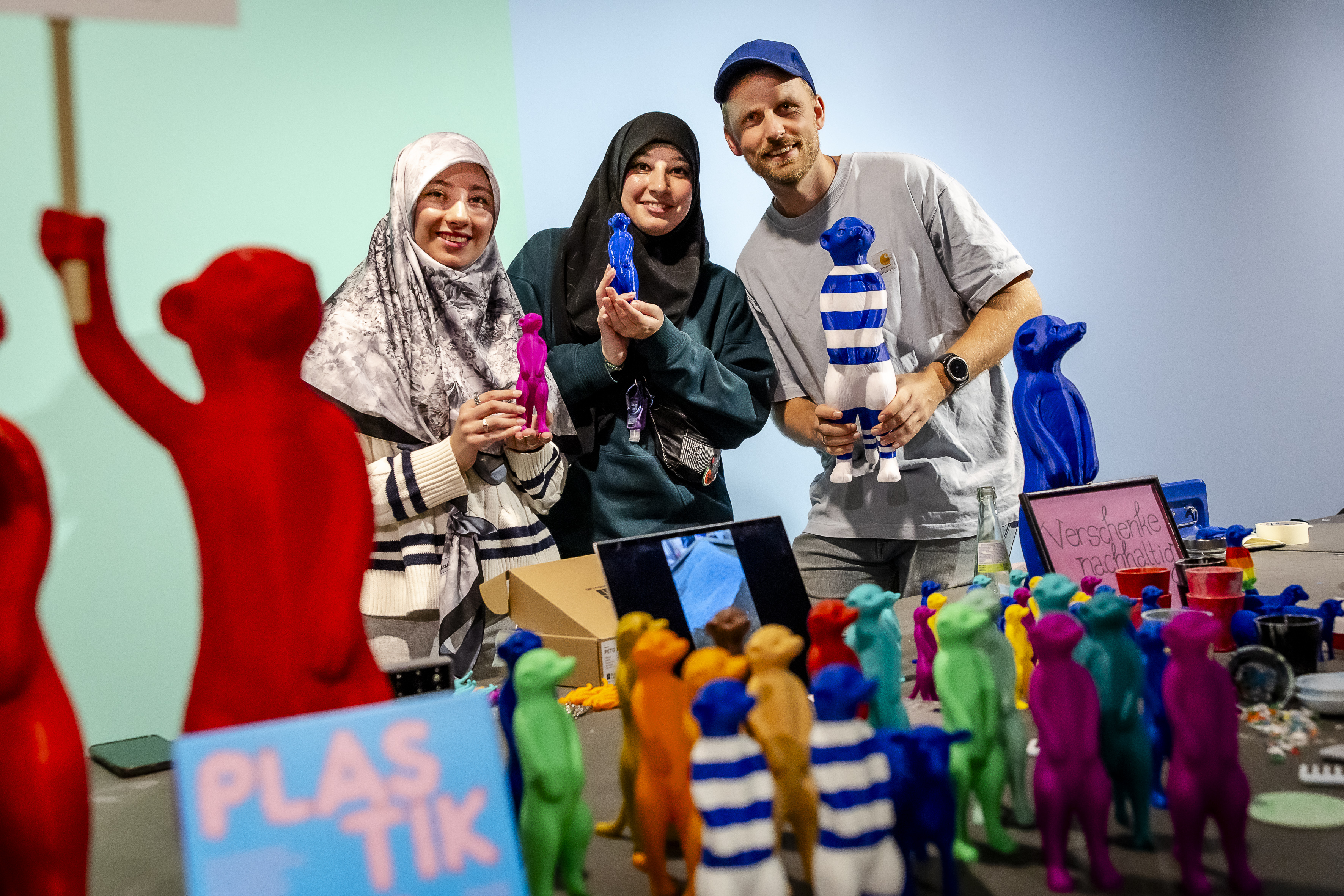 Fabian Bos mit Helferinnen, Foto Anne Orthen