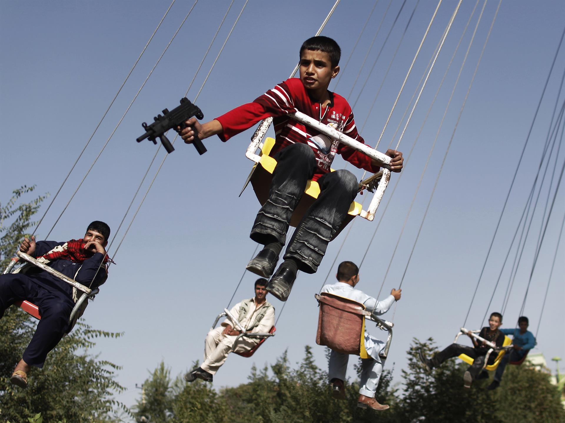 unge mit Spielzeugwaffe, Kabul, Afghanistan,  20. September 2009 © Anja Niedringhaus/AP