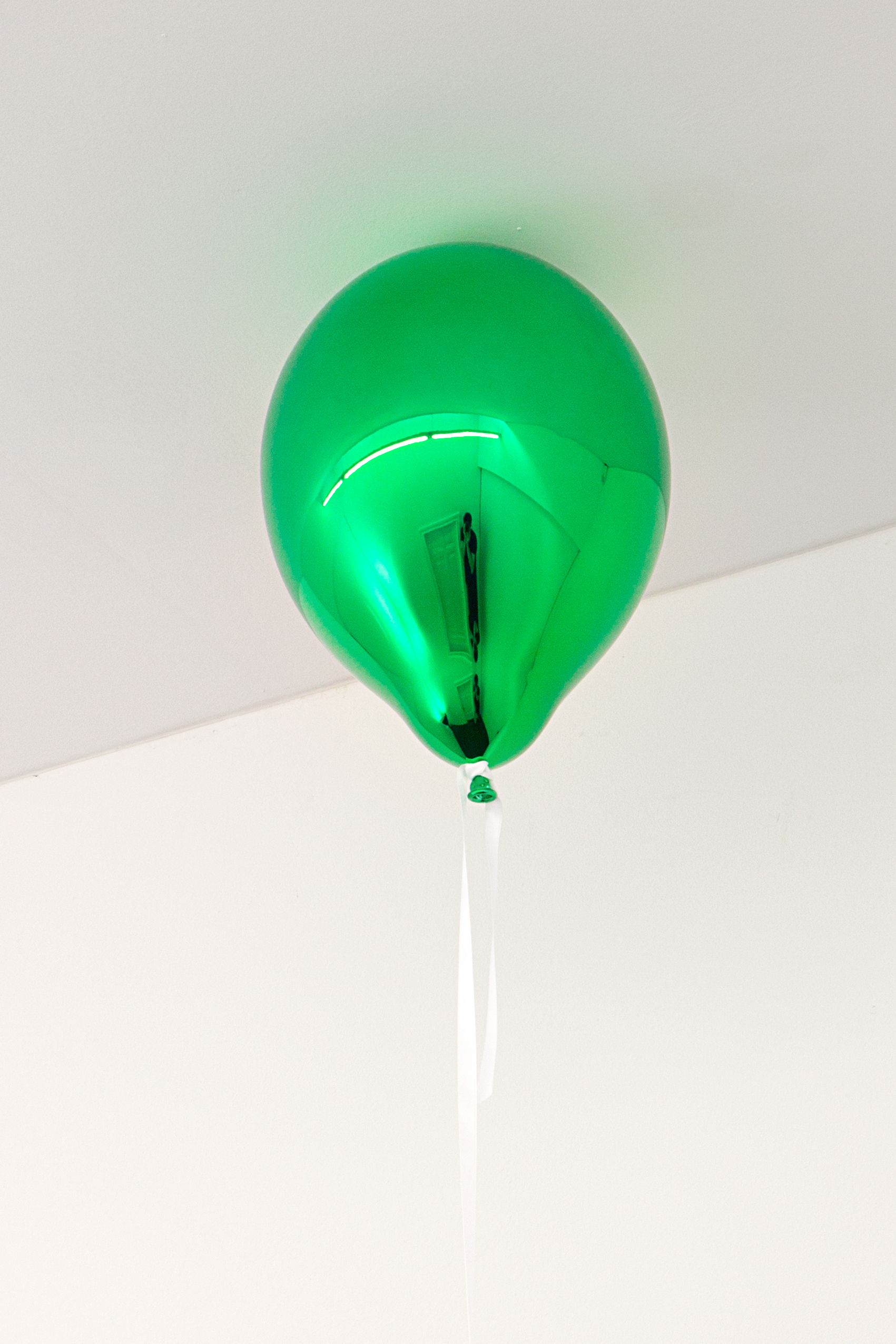 Abb.: Jeppe Hein, Green Mirror Balloon (dark), 2017  Courtesy the artist, KÖNIG GALERIE, Berlin, London,  Tokyo, 303 GALLERY, New York, and Galleri Nicolai Wallner, Copenhagen  © Studio Jeppe Hein/Florian Neufeldt