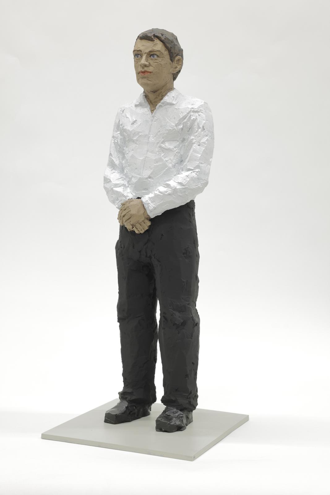 Stephan Balkenhol Mann mit weissem Hemd und schwarzer Hose, 2026