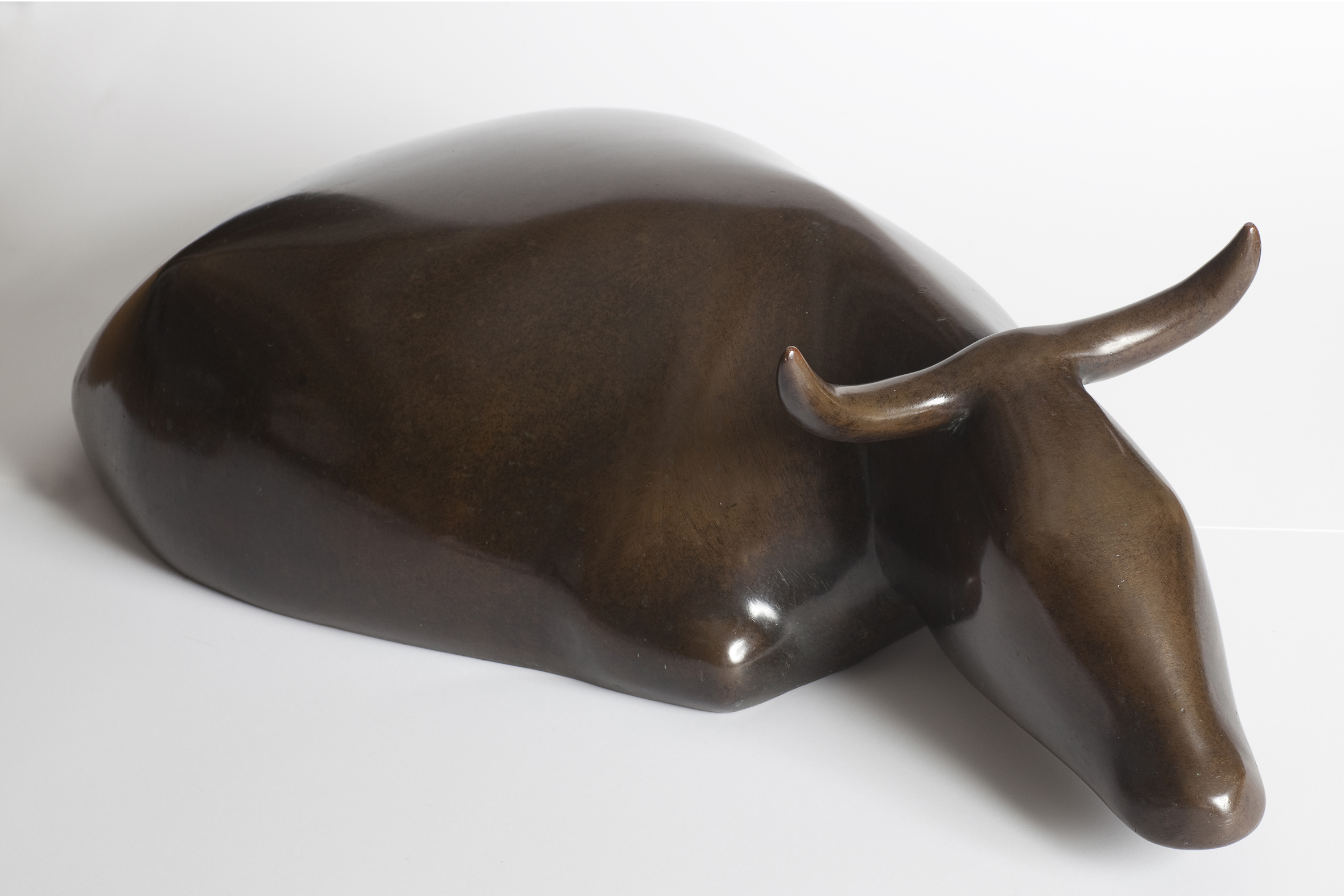 Ewald Mataré. Große liegende Kuh, 1931. Bronzeguss, 16,5 x 55 cm. © VG Bild-Kunst, Bonn 2016. © Foto: Jana Ebert, Berlin
