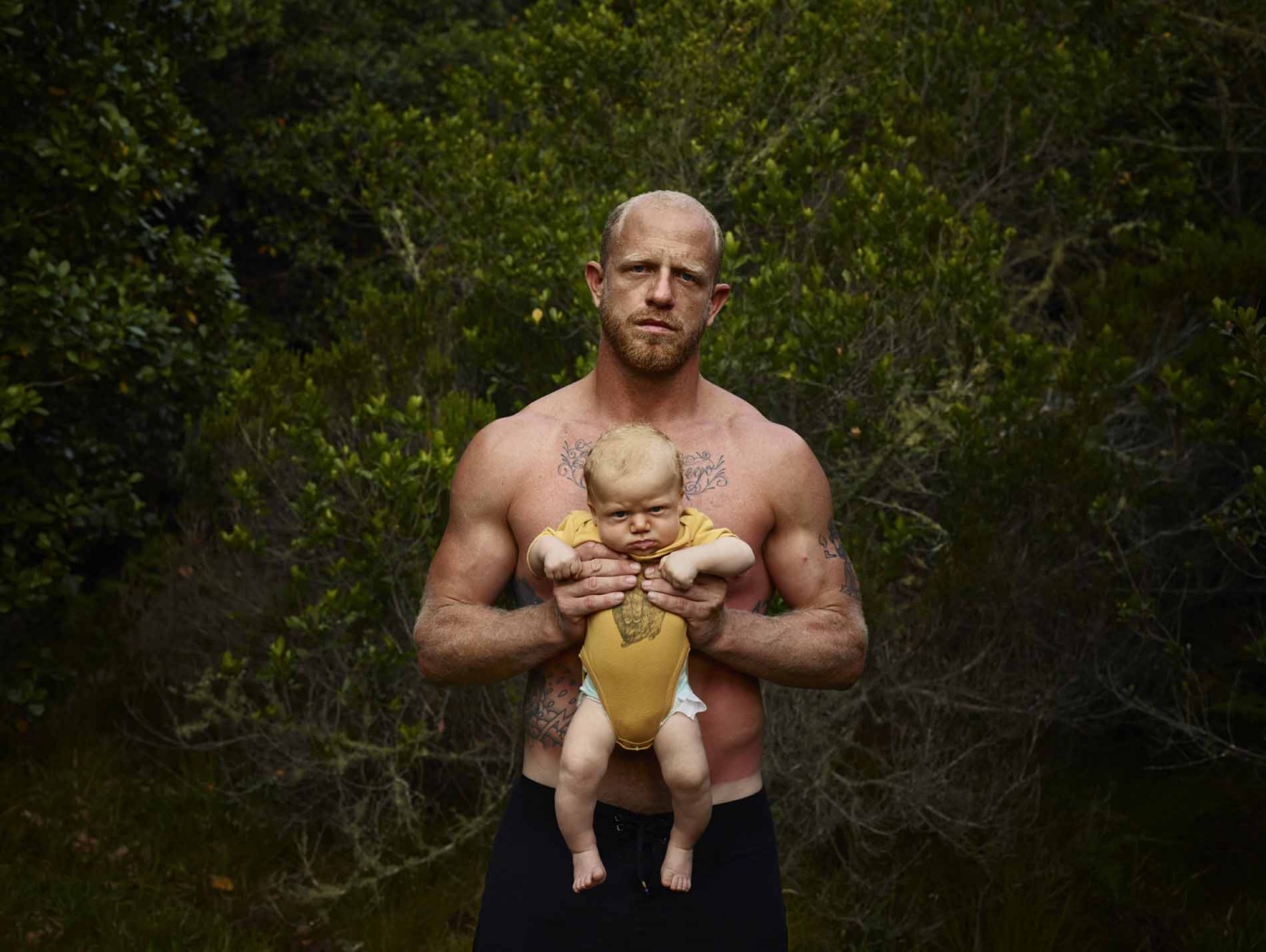 WITH MY SON, JAKOB HUGO, NATURES VALLEY, AUS DER SERIE „KIN”, 2006-2013, 2014 c-print. © Pieter Hugo, Priska Pasquer, Cologne 