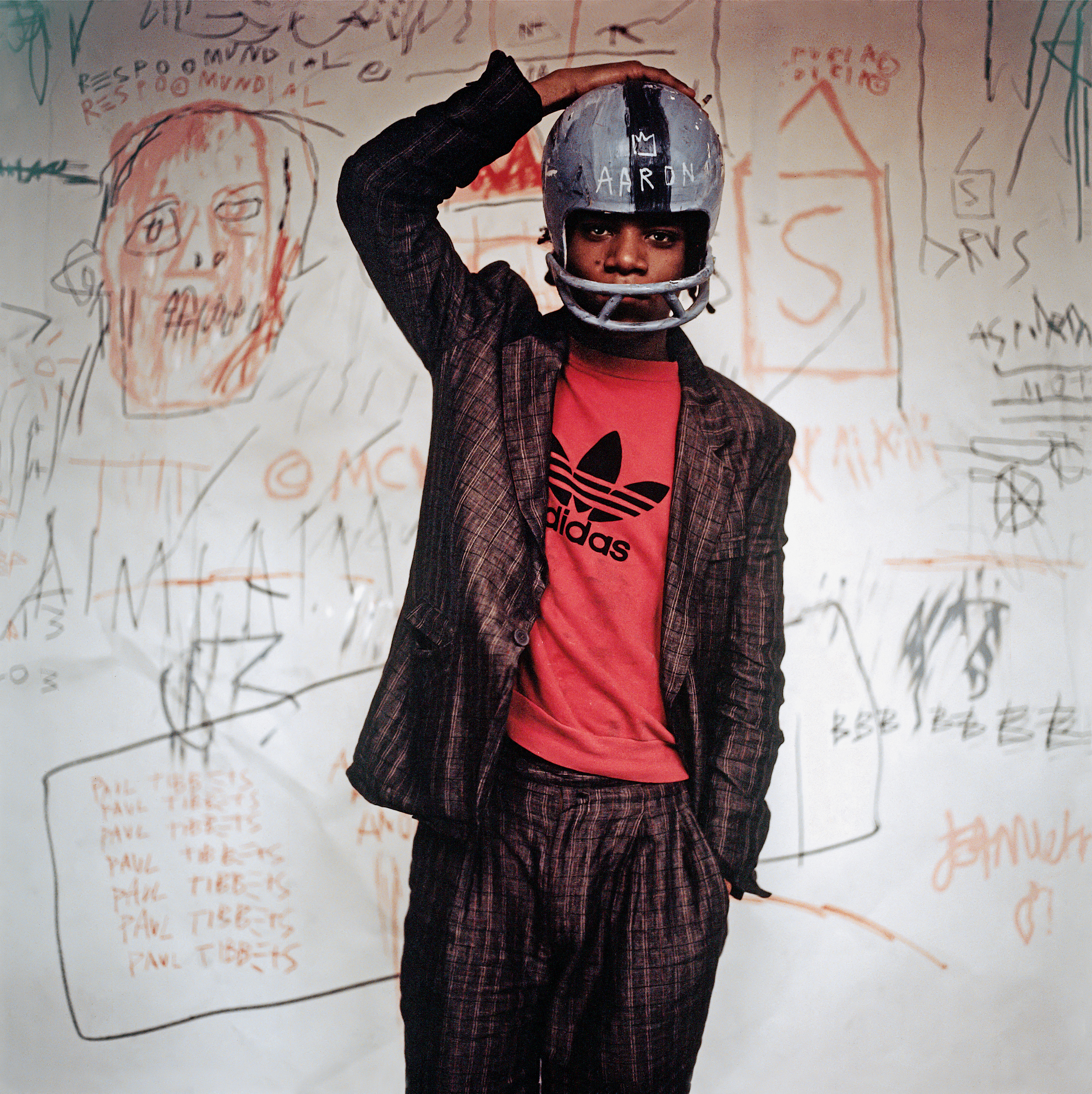 Edo Bertoglio, Jean-Michel Basquiat wearing an American football helmet, 1981, Photo: © Edo Bertoglio, courtesy of Maripol, Artwork: © VG Bild-Kunst Bonn, 2018 & The Estate of Jean-Michel Basquiat, Licensed by Artestar, New York