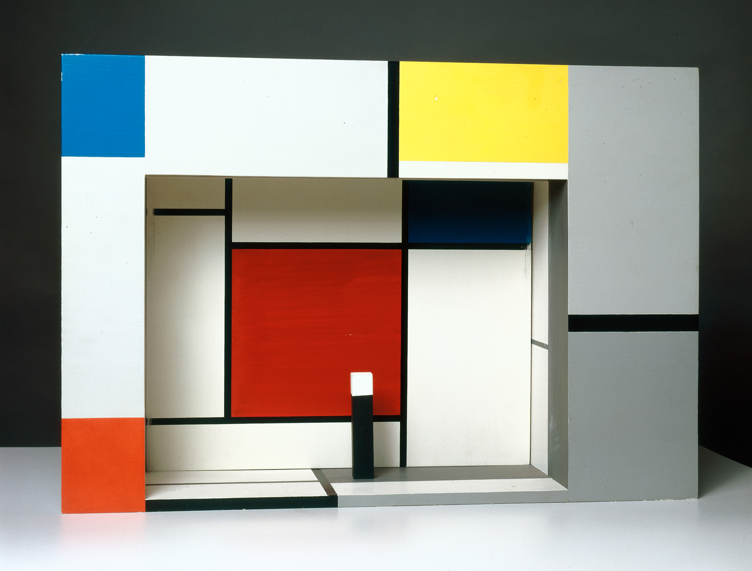 Piet Mondrian, Bühnenmodell für Michel Seuphors »L’Éphémère est éternel« (1926), Rekonstruktion 1964. Collection Van Abbemuseum, Eindhoven, Foto: Peter Cox 