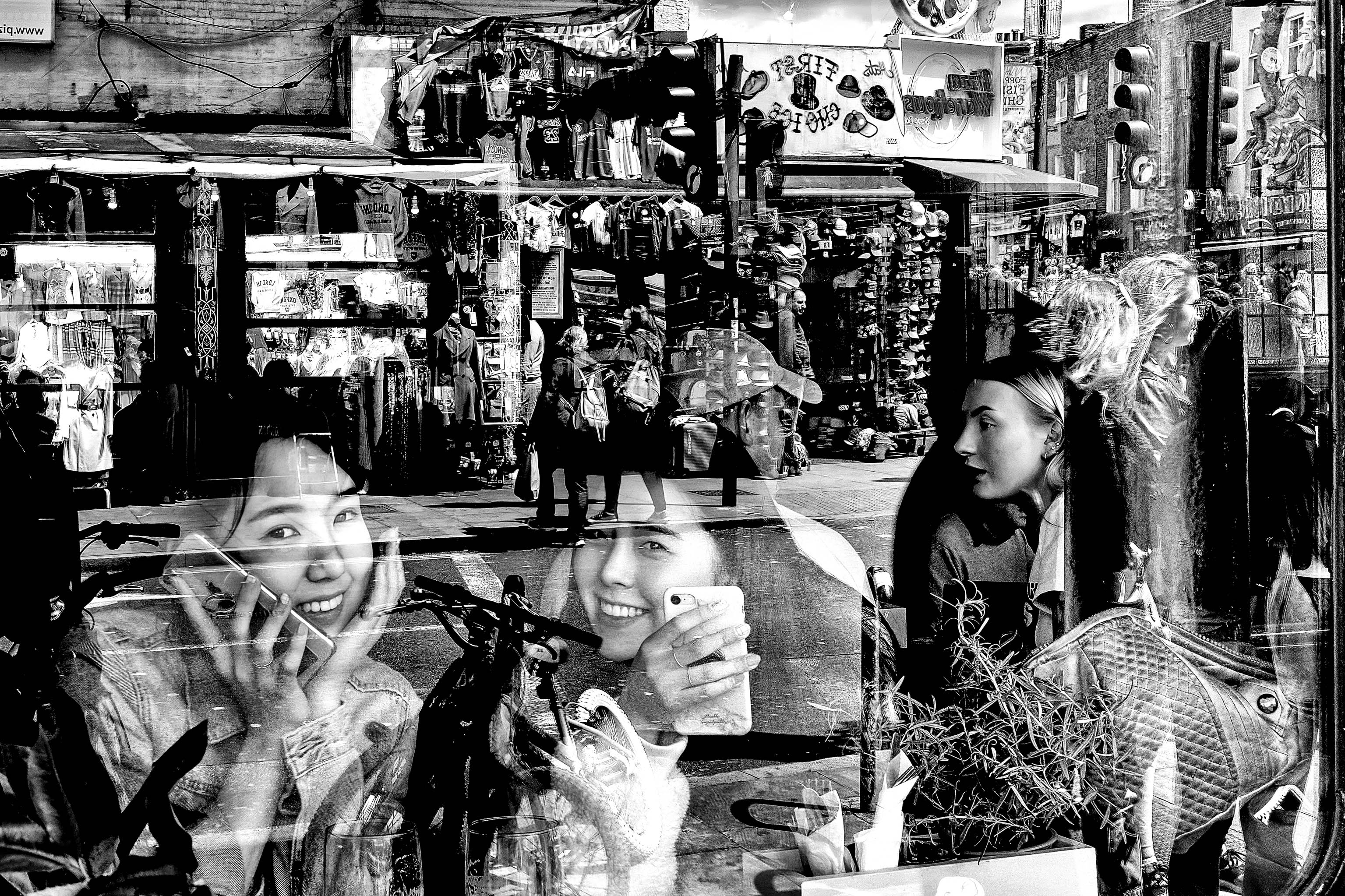 © Sam Benari