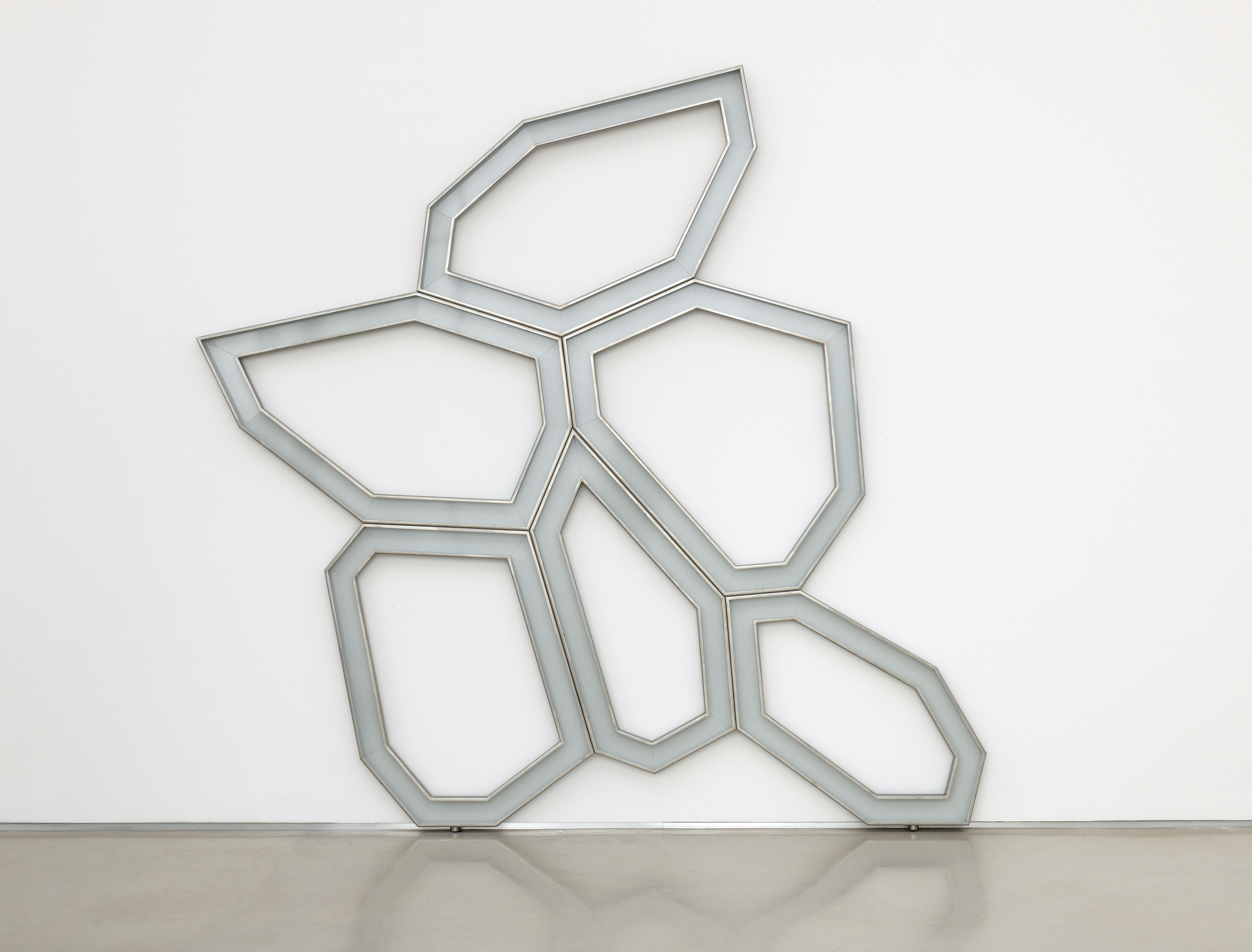 Richard Deacon: Alphabet C, 2009. Powder coated stainless steel, 324 x 329 x 5 cm. Photo: Charles Duprat